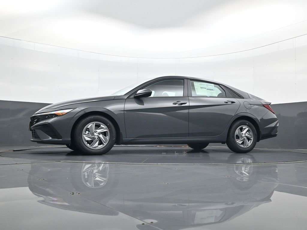 New 2026 Hyundai Elantra SE FWD image 24