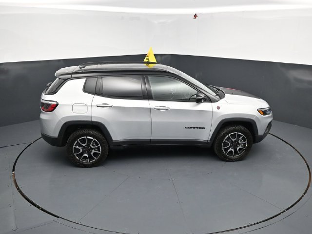 New 2026 Jeep Compass Trailhawk w/ Sun, Sound & Navigation Group AWD/4WD image 39