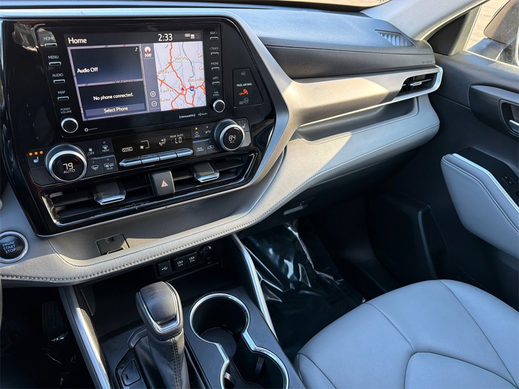 Used 2020 Toyota Highlander XLE image 26