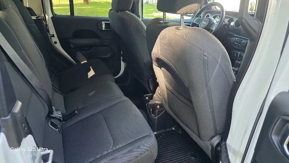 Used 2021 Jeep Gladiator Overland w/ Safety Group AWD/4WD image 14