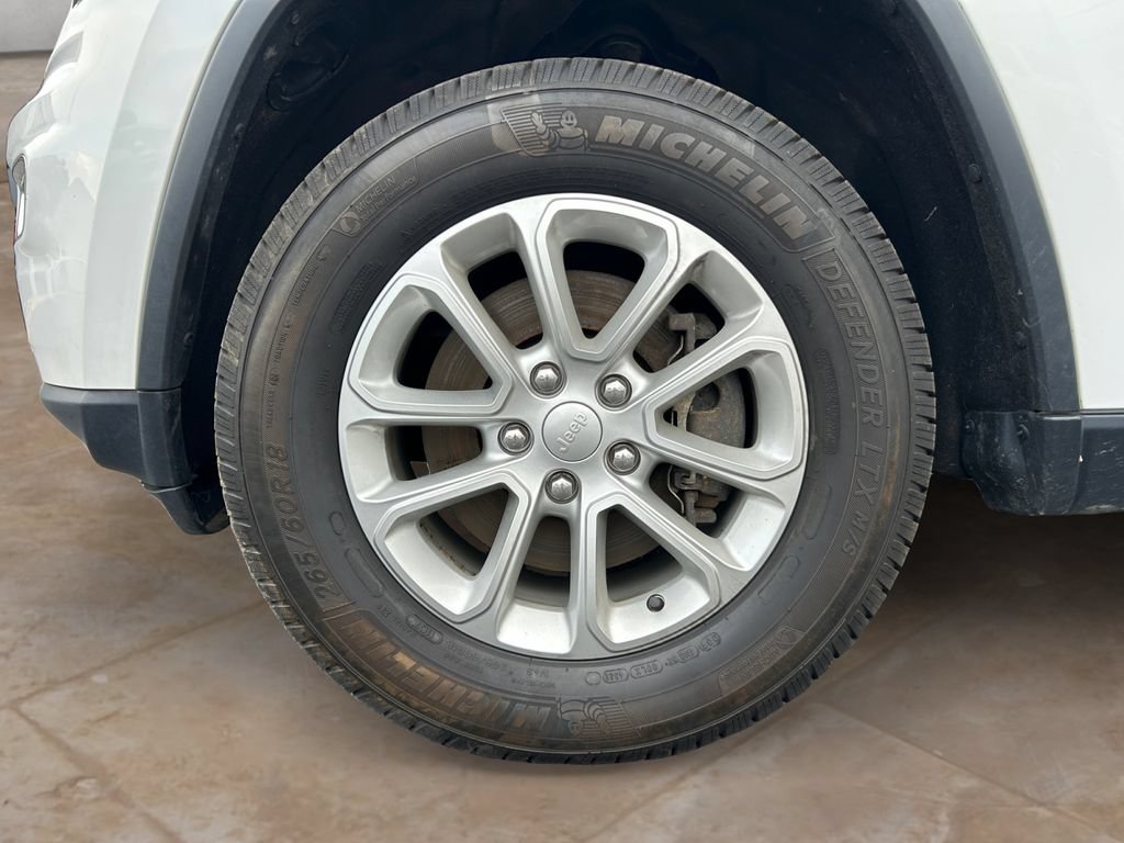 Used 2021 Jeep Grand Cherokee Laredo AWD/4WD image 14