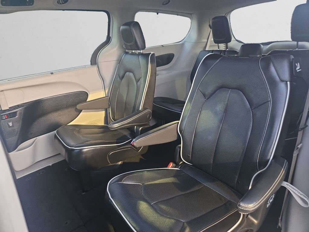 Used 2023 Chrysler Pacifica Limited image 14