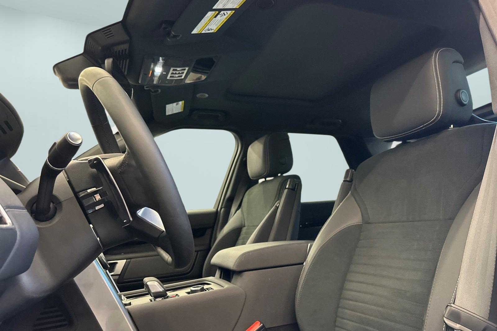 Certified 2025 Land Rover Discovery S AWD/4WD image 24