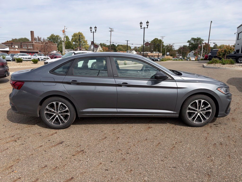 Used 2026 Volkswagen Jetta Sport FWD image 4