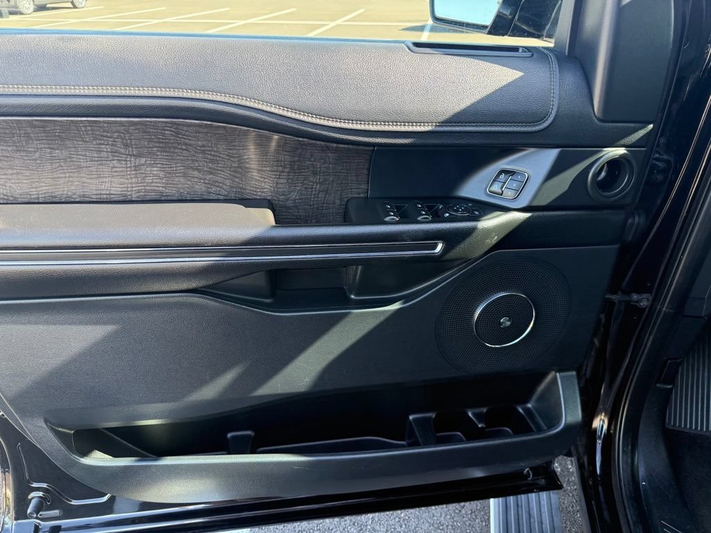 Used 2020 Ford Expedition Limited AWD/4WD image 12