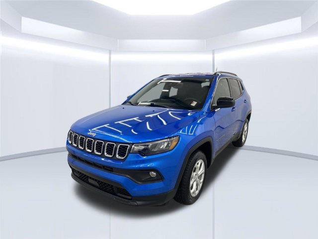 Used 2024 Jeep Compass Latitude AWD/4WD image 2