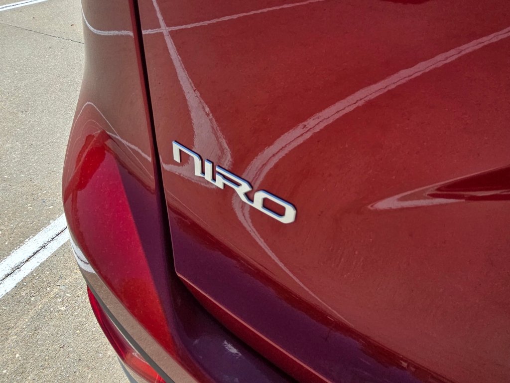 Used 2025 Kia Niro LX FWD image 11