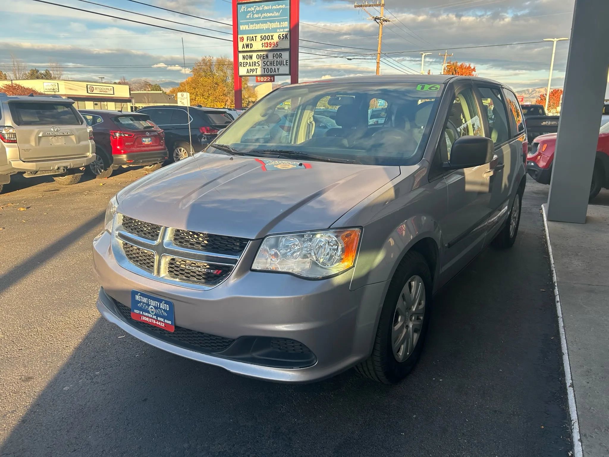 Used 2016 Dodge Grand Caravan American Value Package image 2