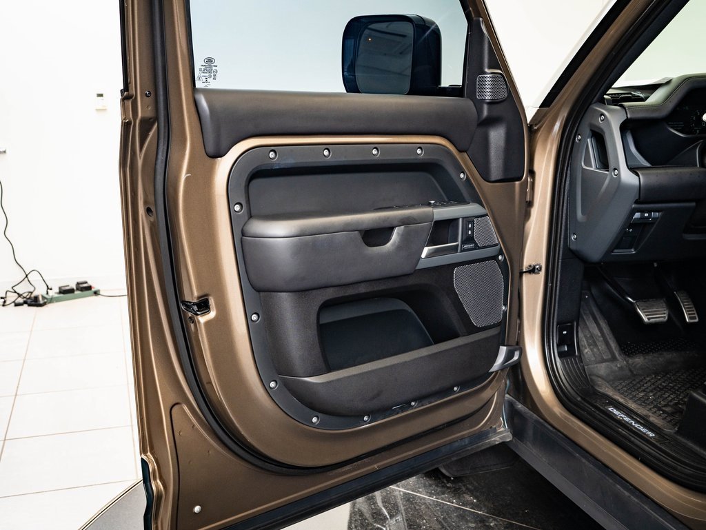 Used 2021 Land Rover Defender 110 X image 25