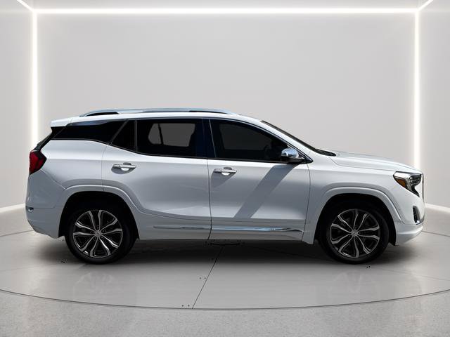 Used 2020 GMC Terrain Denali w/ Denali Premium Package FWD image 6