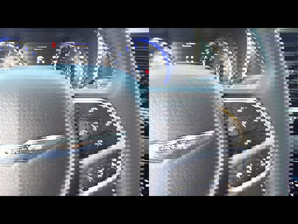 Used 2025 Chrysler Pacifica Select image 15