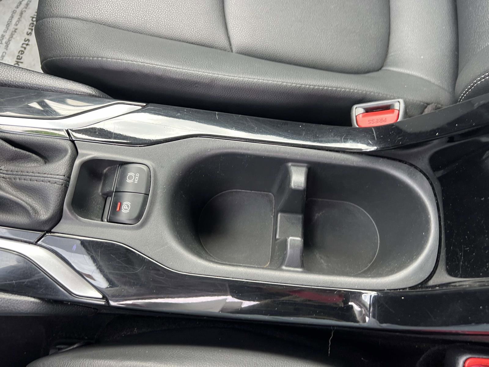 Used 2024 Toyota Corolla Cross XLE image 21