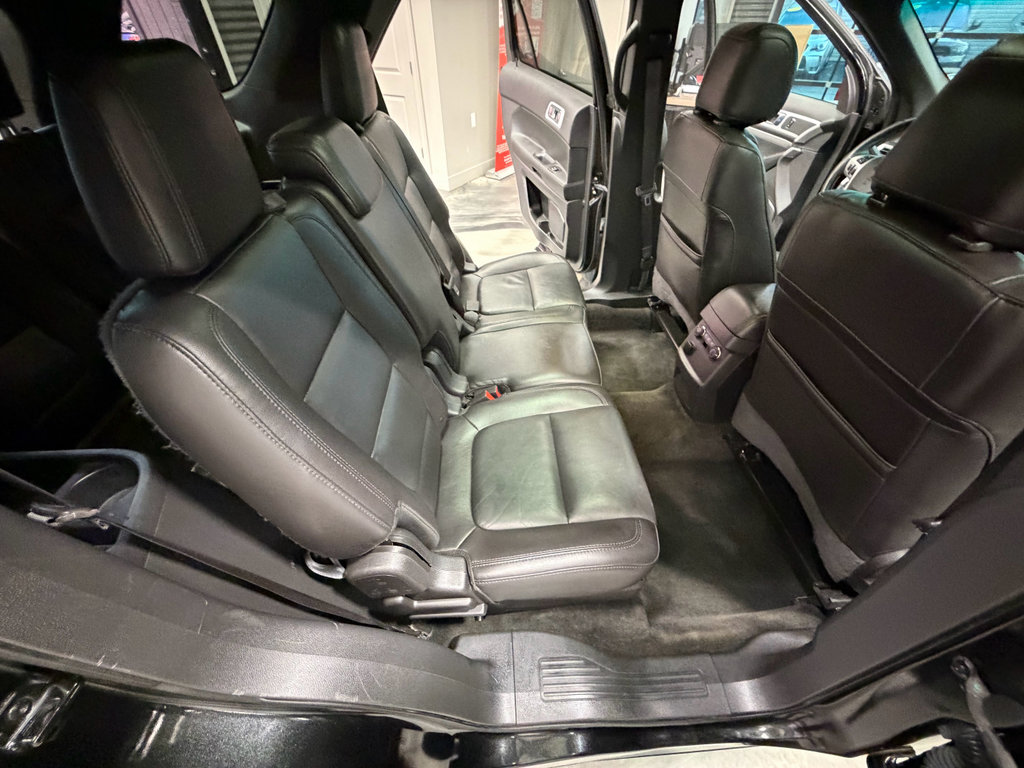 Used 2015 Ford Explorer XLT w/ Equipment Group 202A AWD/4WD image 47