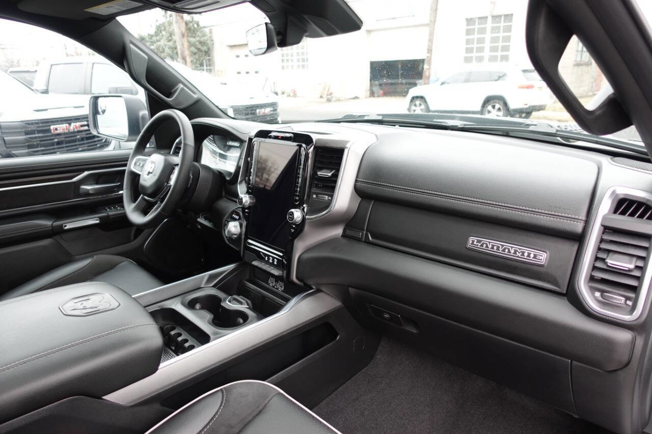 Used 2025 RAM 1500 Laramie w/ Sport Appearance Package AWD/4WD image 37
