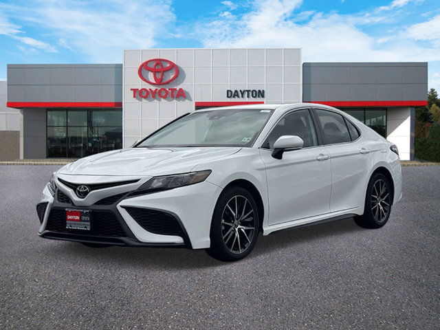 Used 2024 Toyota Camry SE w/ Cold Weather Package FWD image 4