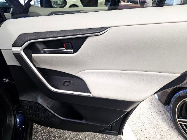 Used 2022 Toyota RAV4 XLE Premium image 32