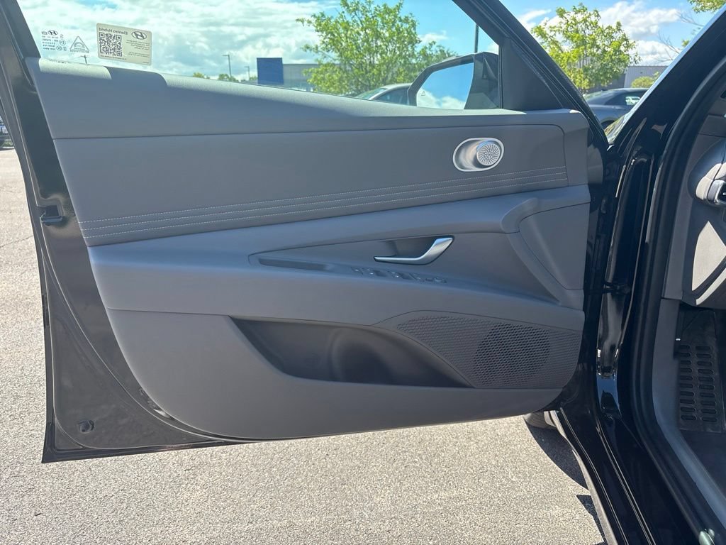 New 2025 Hyundai Elantra SEL FWD image 16