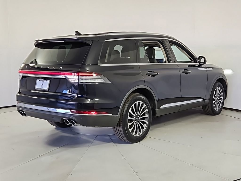 Used 2023 Lincoln Aviator AWD w/ Premium Package image 7