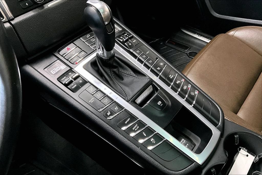 Used 2015 Porsche Macan Turbo AWD/4WD image 14