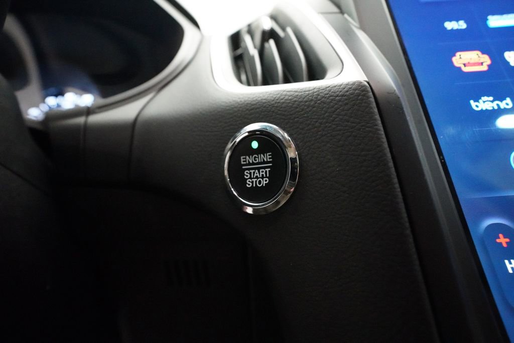 Used 2024 Ford Edge SEL w/ Convenience Package image 32