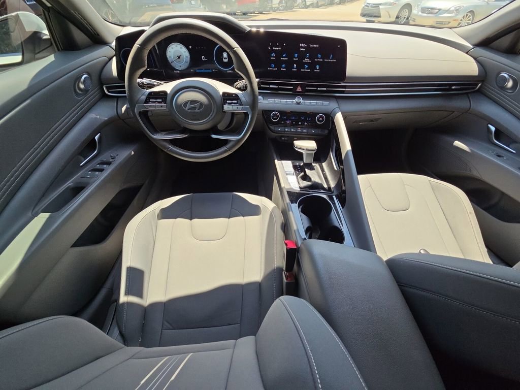 Used 2024 Hyundai Elantra SEL w/ Convenience Package FWD image 11