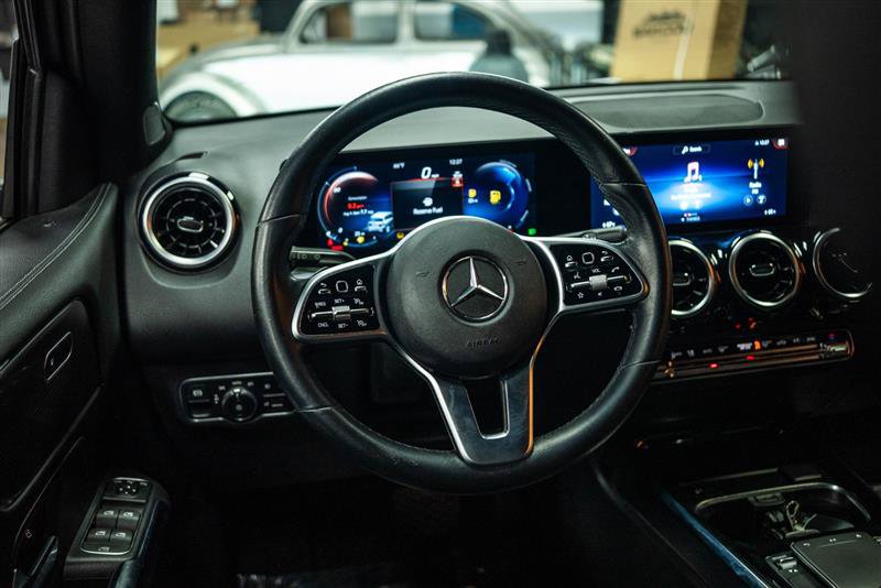Used 2022 Mercedes-Benz GLB 250 w/ Premium Package Lite image 16