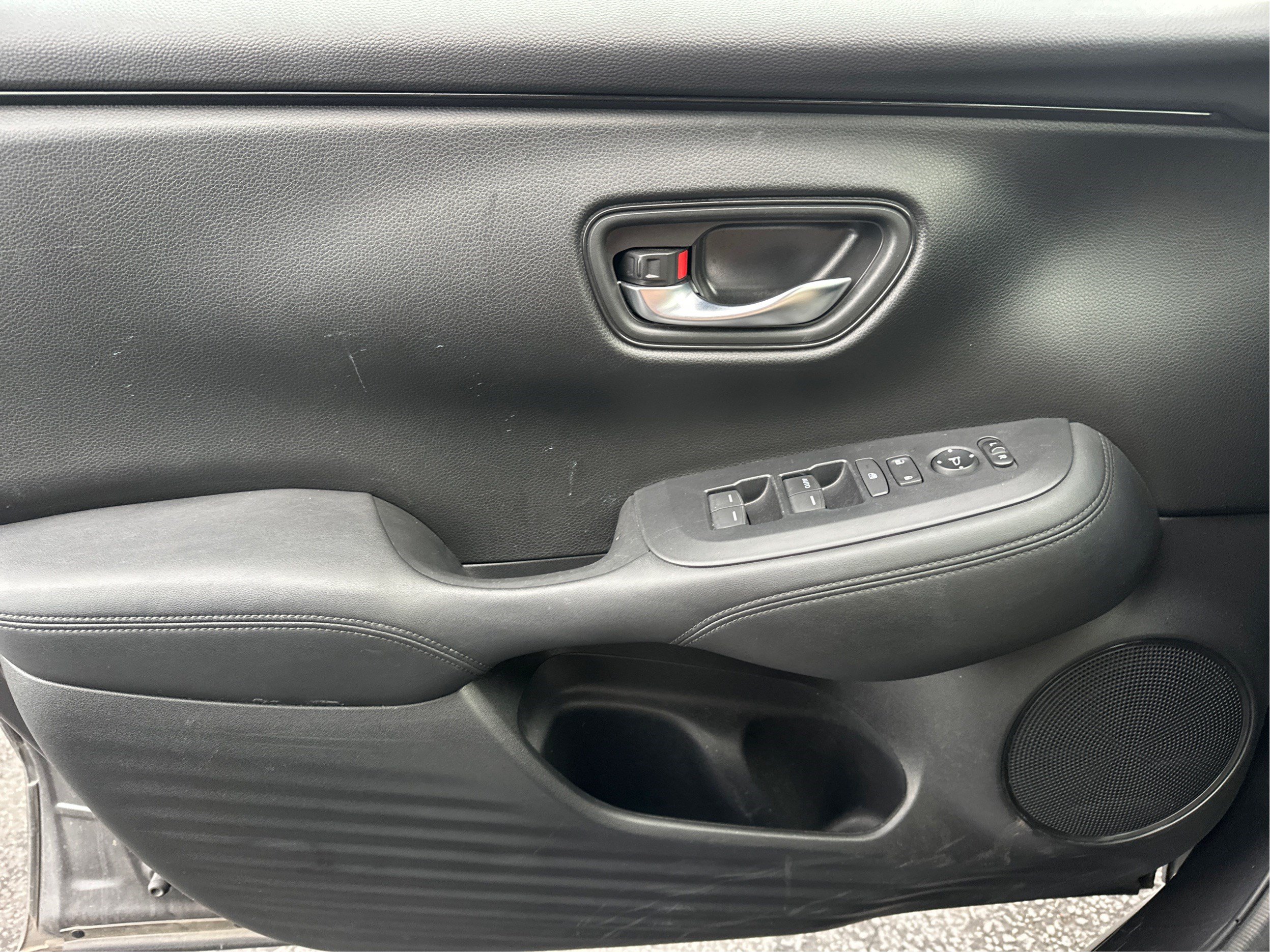 Used 2023 Honda HR-V LX image 19