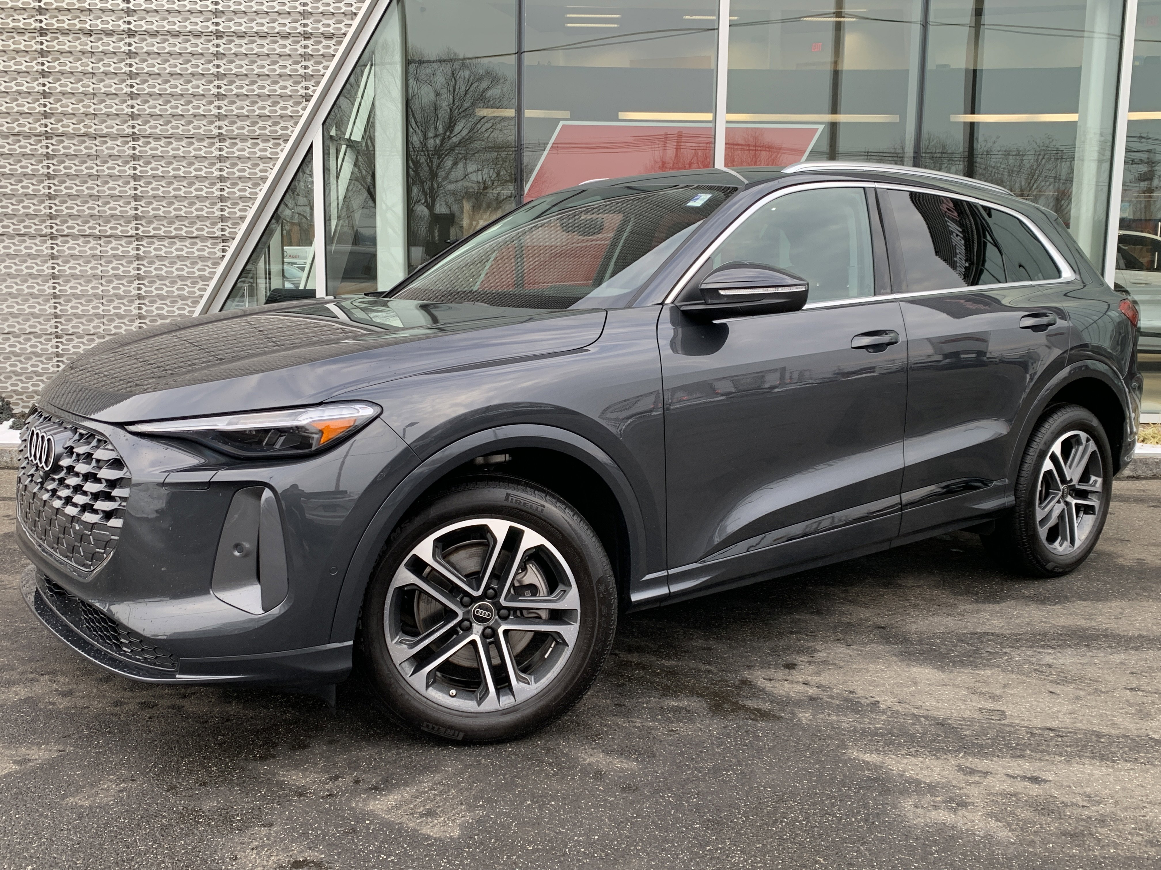 Certified 2025 Audi Q5 Premium Plus w/ Premium Plus image 1