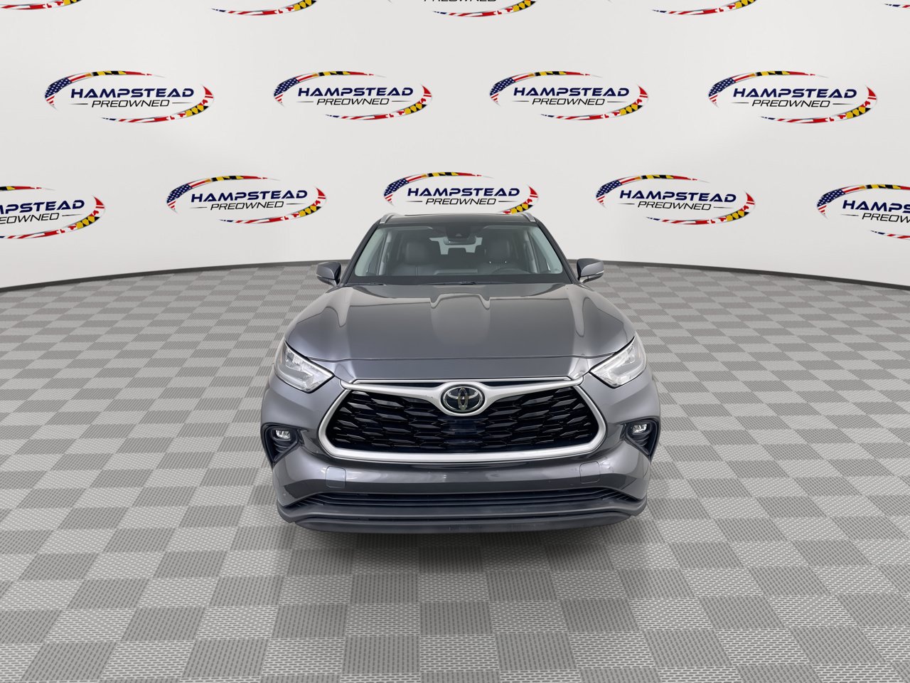 Used 2020 Toyota Highlander XLE AWD/4WD image 3