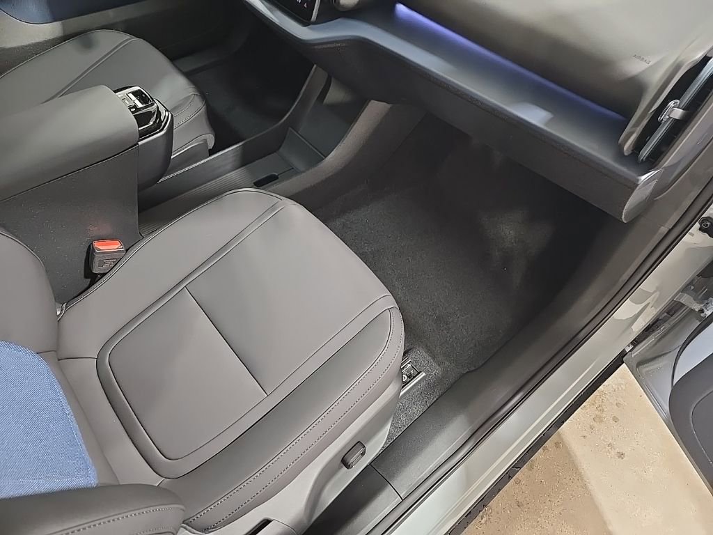 New 2026 Volvo EX30 Plus w/ Protection Package Premier AWD/4WD image 18