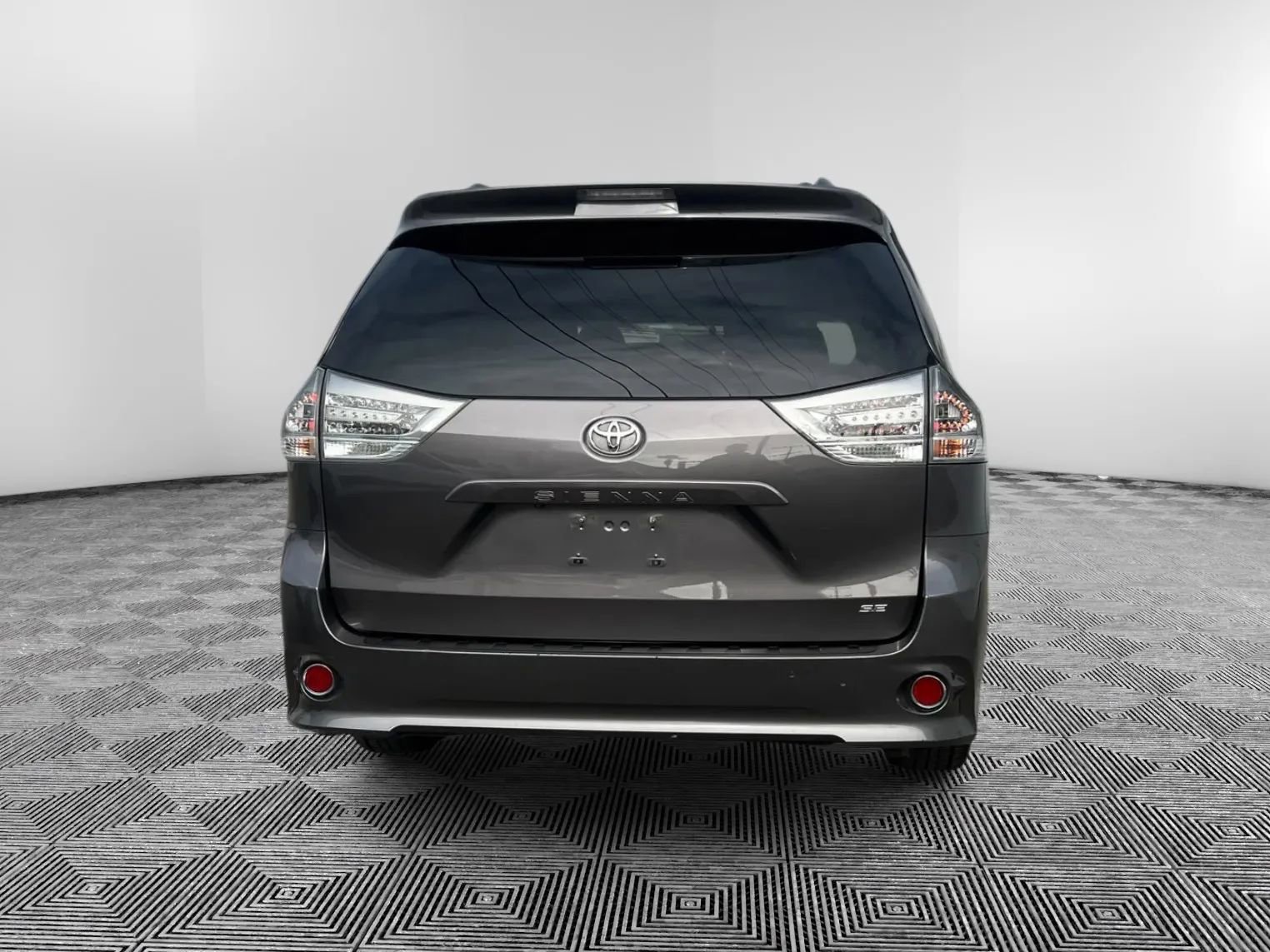 Used 2014 Toyota Sienna SE image 7