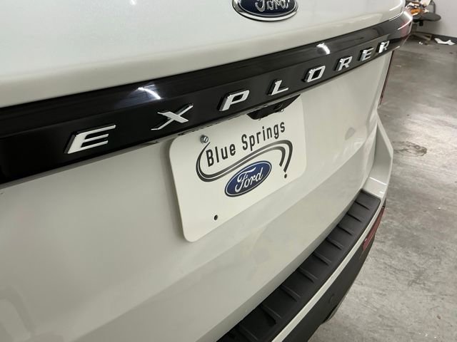 Used 2025 Ford Explorer Active w/ Active Comfort Package image 6