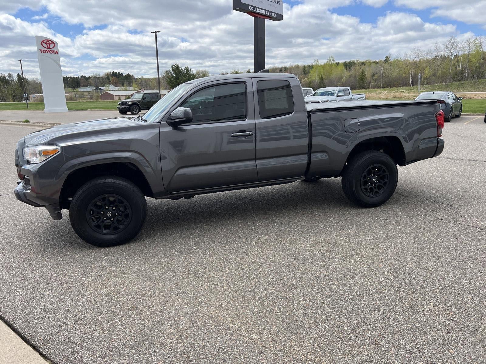 Used 2022 Toyota Tacoma SR w/ SR Convenience Package AWD/4WD image 10