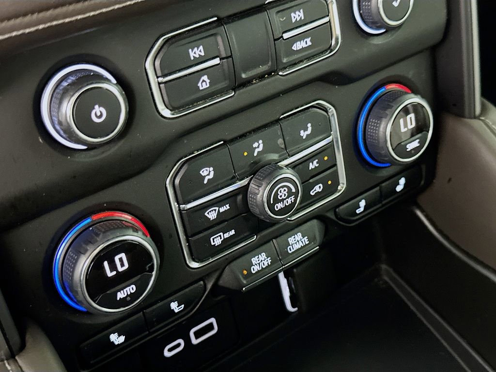 Used 2021 Chevrolet Suburban LT w/ Rear Media and Nav Package RWD image 29