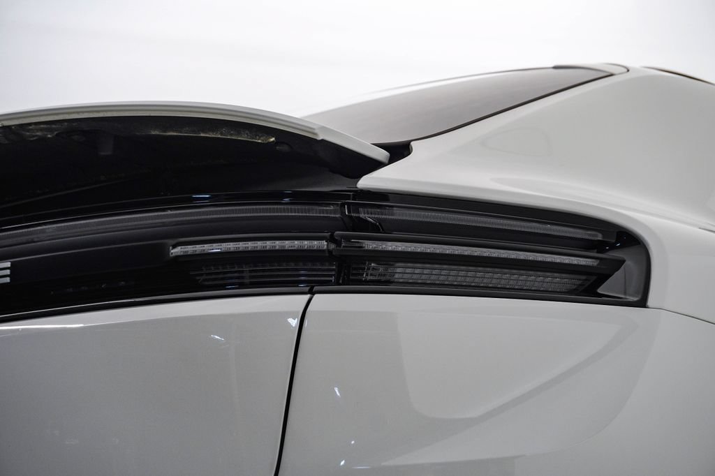 Certified 2025 Porsche Macan 4 Electric AWD/4WD image 12