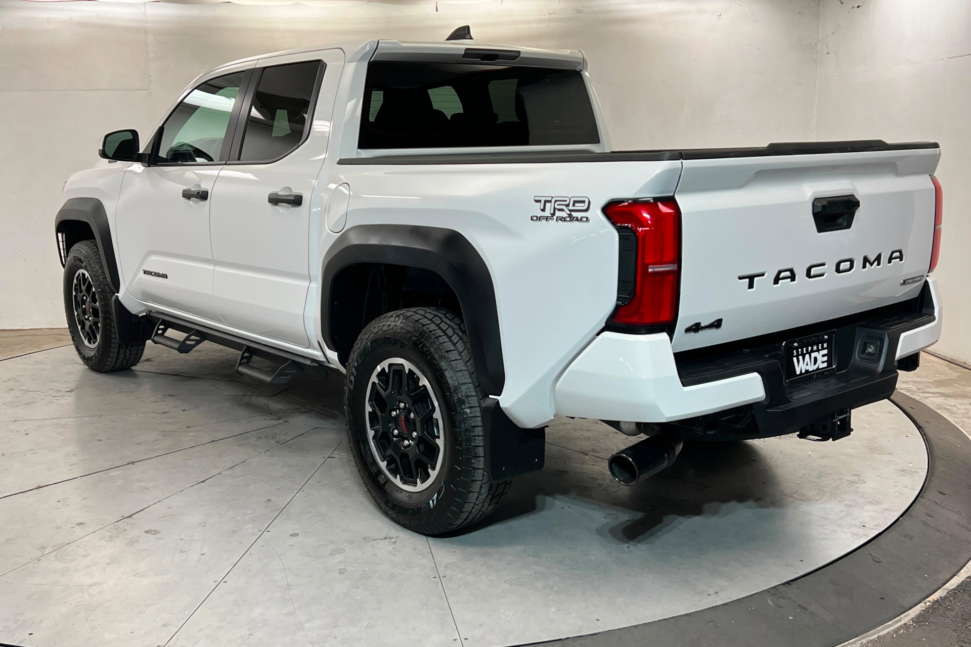 Used 2025 Toyota Tacoma TRD Off-Road AWD/4WD image 3