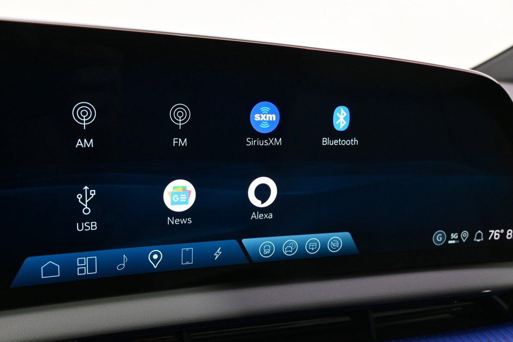 New 2025 Cadillac Optiq Sport 1 image 25