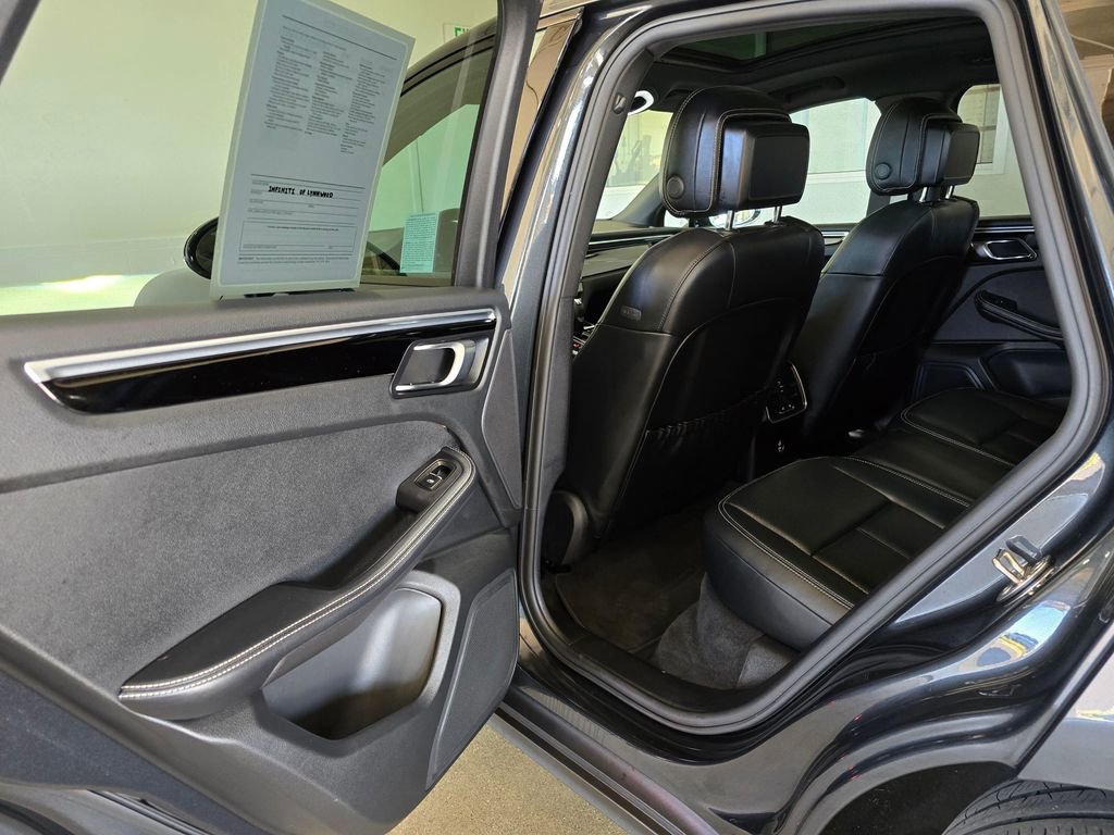 Used 2023 Porsche Macan S image 25