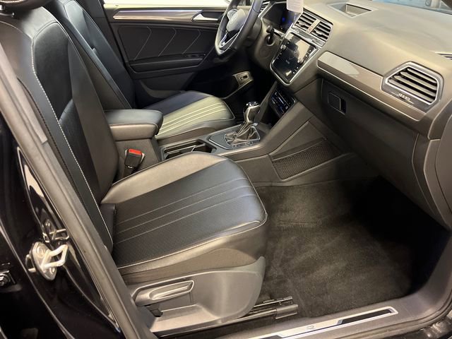 Certified 2022 Volkswagen Tiguan SE R-Line FWD image 11
