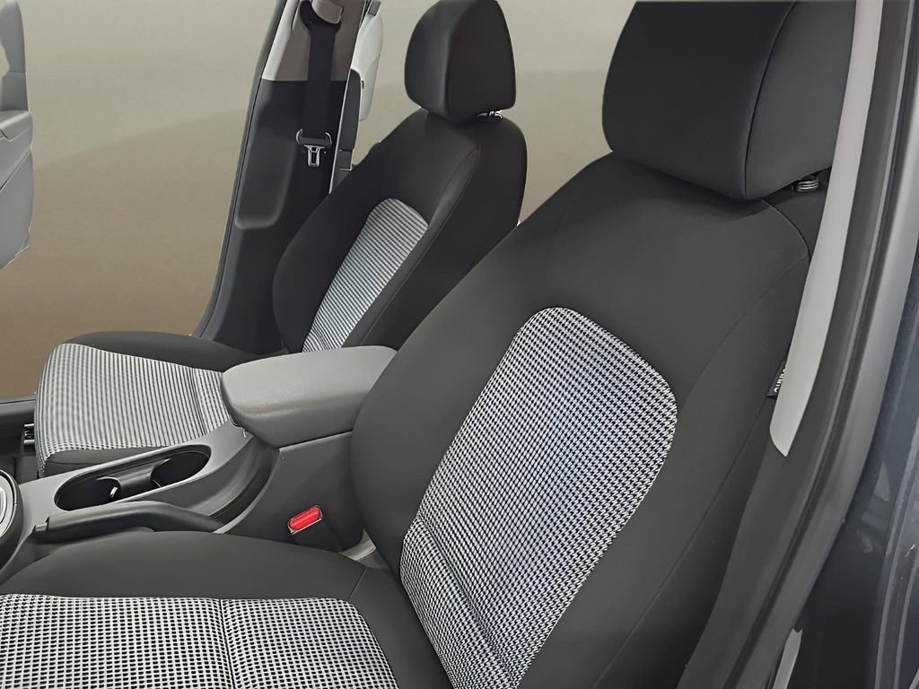 Certified 2022 Hyundai Kona SE w/ Cargo Package image 13