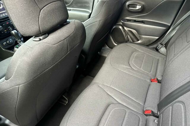 Used 2022 Jeep Renegade Latitude AWD/4WD image 12