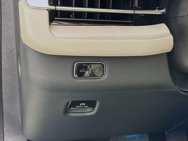 New 2026 Lincoln Navigator L Reserve AWD/4WD image 11