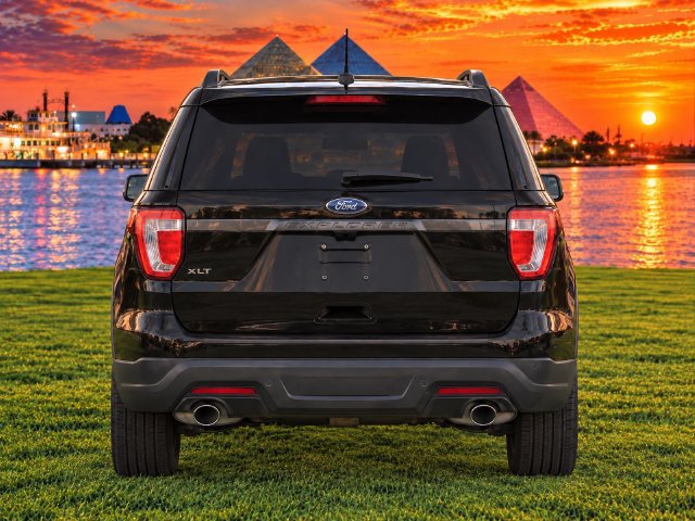 Used 2018 Ford Explorer XLT w/ Equipment Group 202A FWD image 7