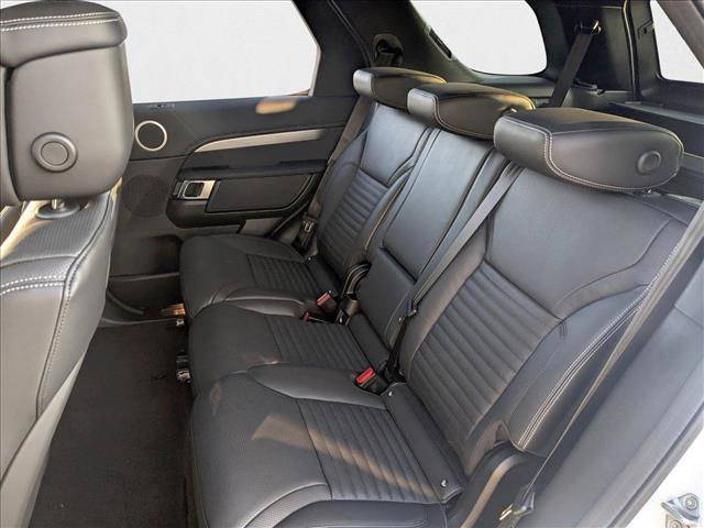 Used 2025 Land Rover Discovery Dynamic SE AWD/4WD image 16