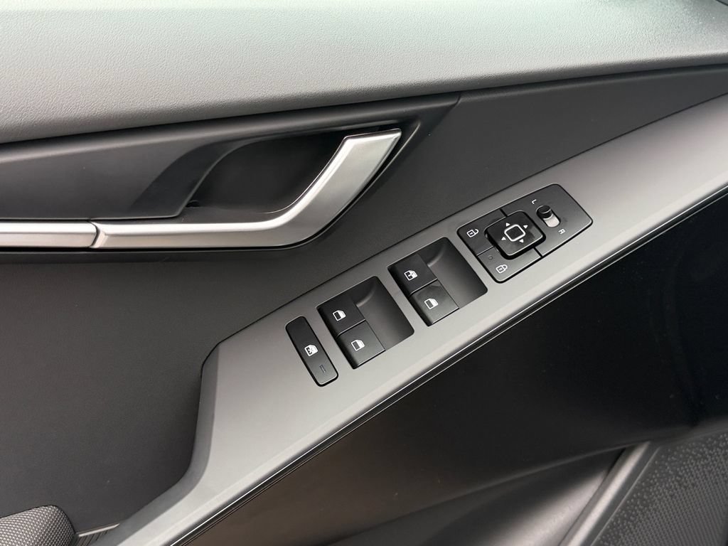 New 2026 Kia Niro LX FWD image 12