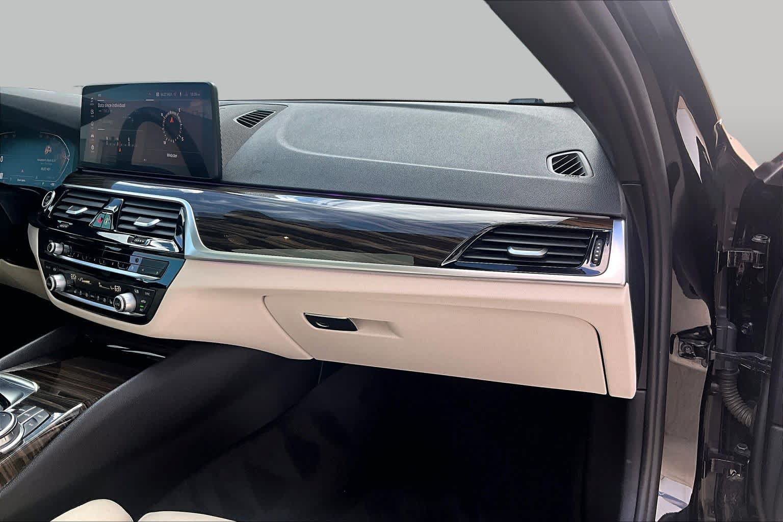 Used 2021 BMW 540i xDrive w/ Premium Package AWD/4WD image 17