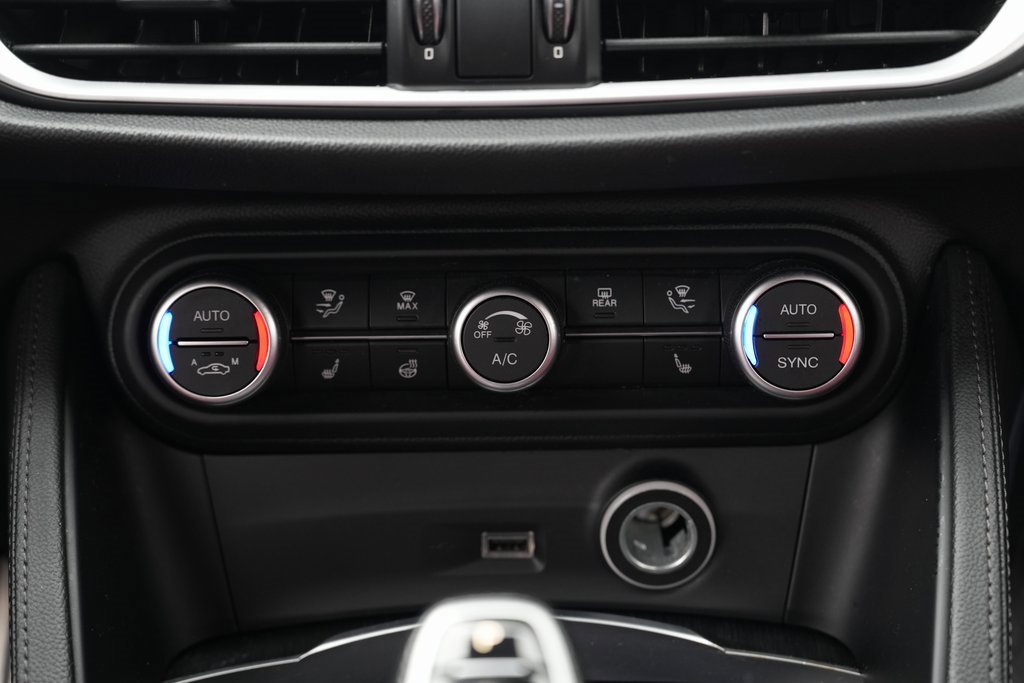 Used 2022 Alfa Romeo Stelvio Sprint image 45