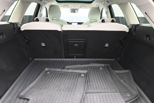 Used 2024 Volvo XC60 B5 Plus w/ Protection Package Premier AWD/4WD image 29