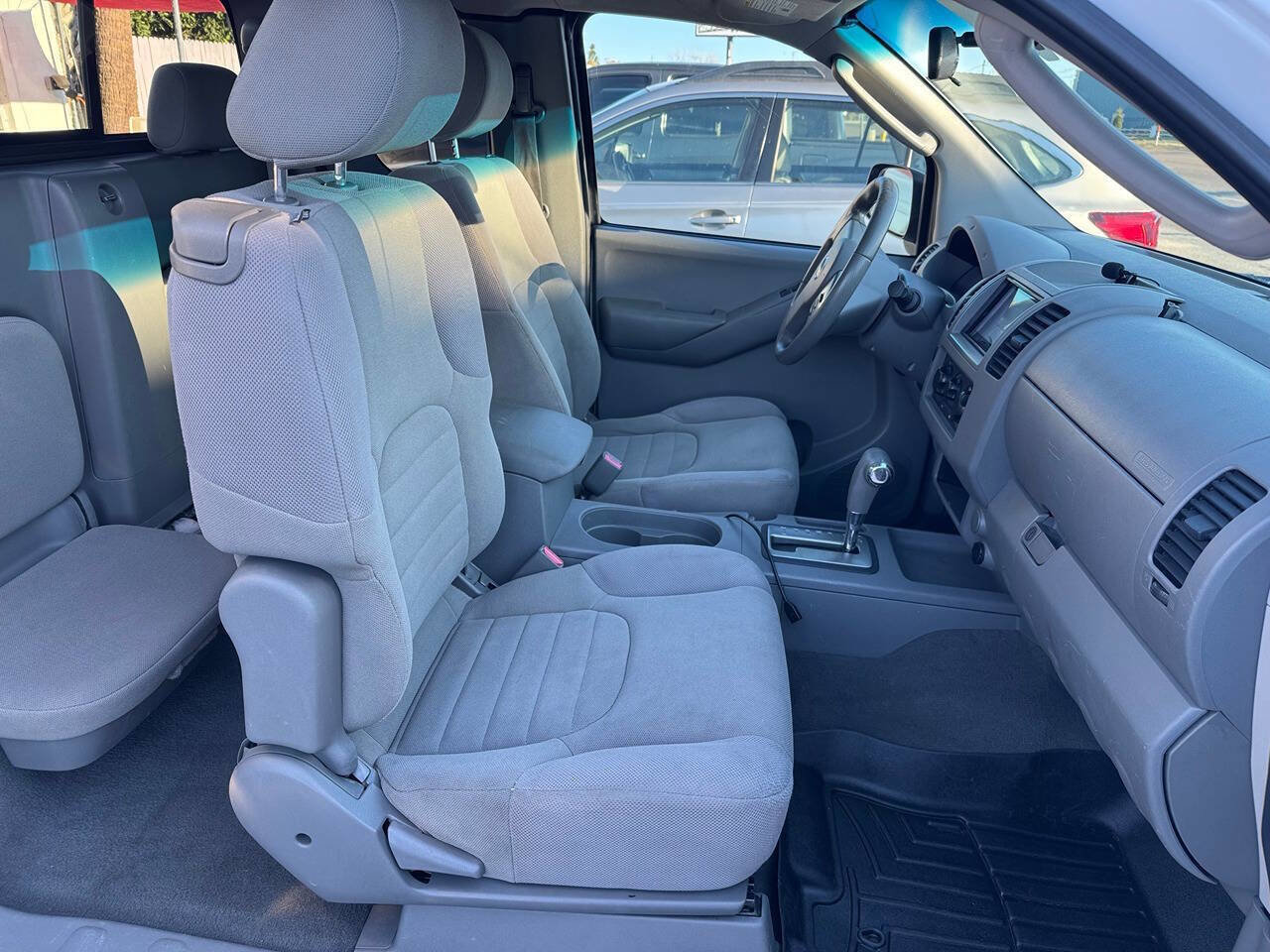 Used 2008 Nissan Frontier SE w/ Power Pkg image 17