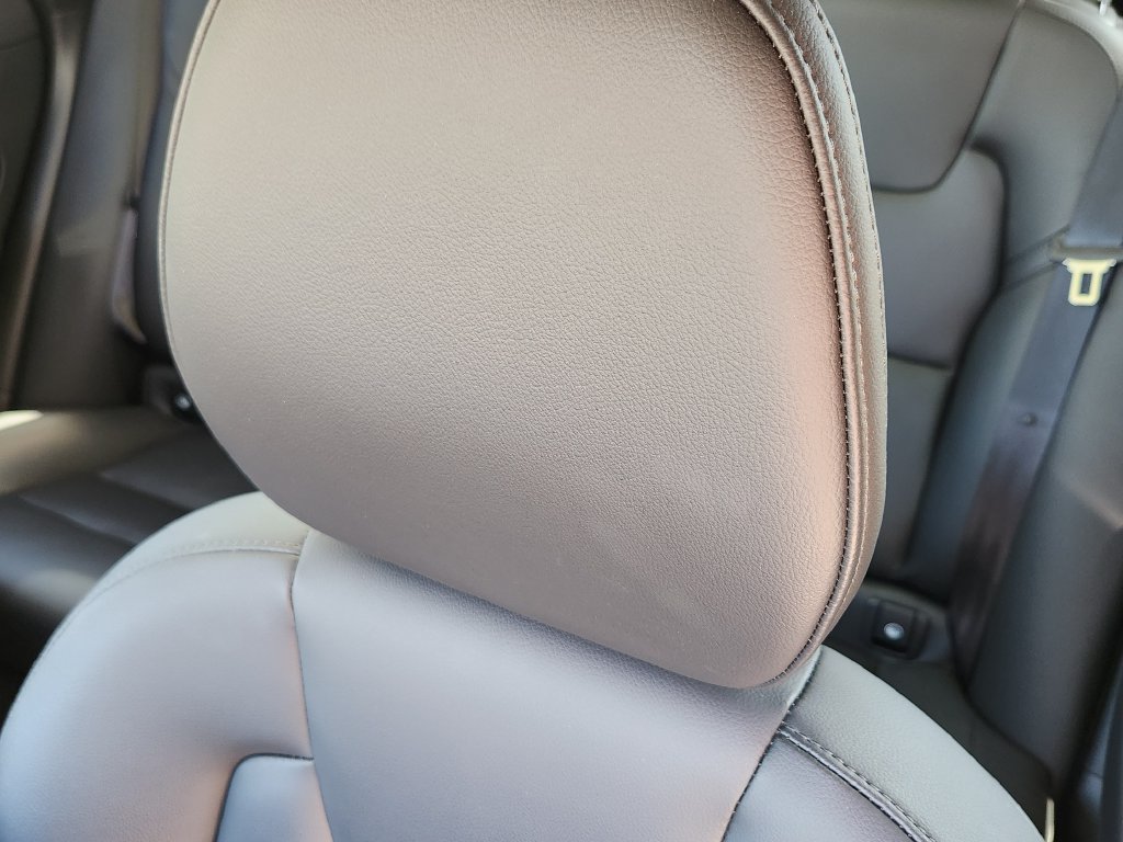 Used 2025 Volvo XC60 B5 Core AWD/4WD image 6